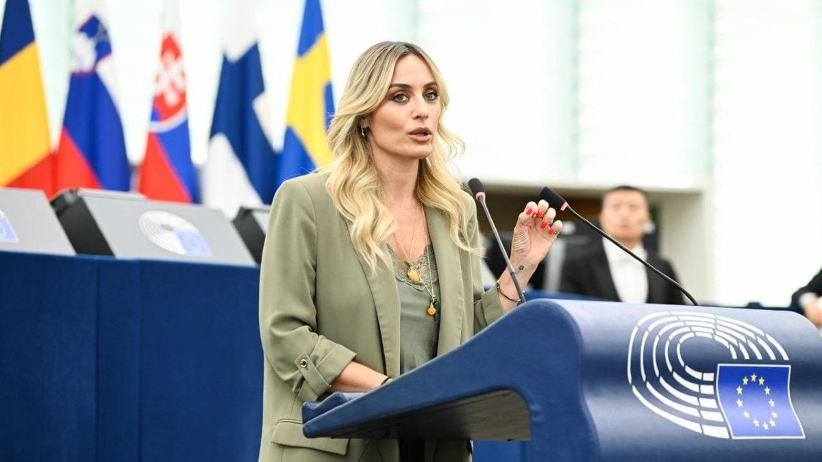 Ελεονώρα Μελέτη: Εργασιακό bullying, εκβιασμός, παρενόχληση και απώλεια αρμοδιοτήτων επειδή δεν ενέδωσε 7 Η Ελεονώρα Μελέτη στην Ευρωβουλή
