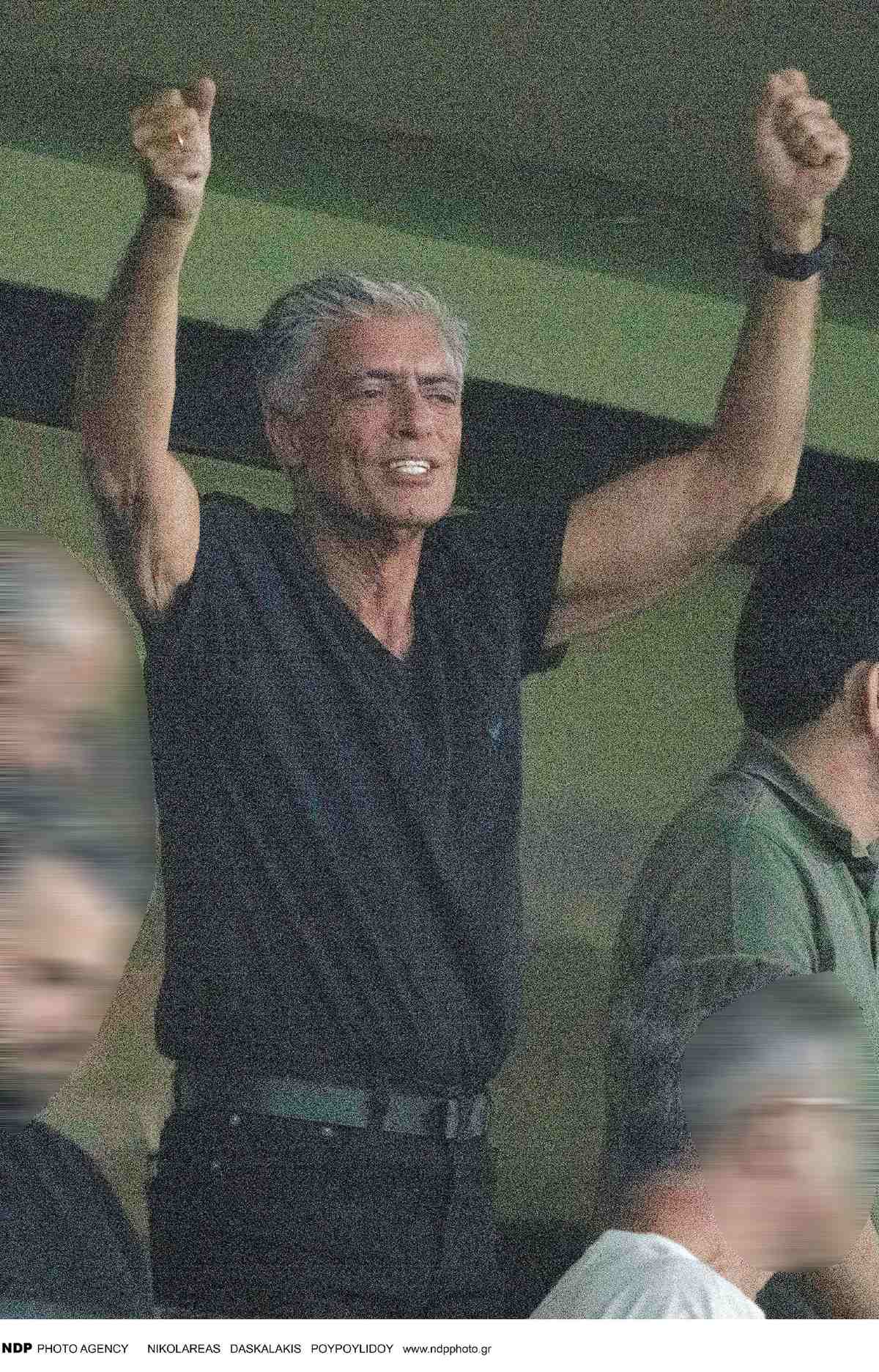 Νίκος Ευαγγελάτος: Πανηγύρισε με τον γιο του Νικόλα τη νίκη της ΑΕΚ 10 Ο Νίκος Ευαγγελάτος στην ΑΕΚ