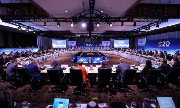 G20: Ρήγμα μεταξύ ΗΠΑ και Ευρώπης για την επιστροφή της Ρωσίας στη Σύνοδο – Οι αντιδράσεις και το μπλόκο στην «οικογενειακή» φωτογραφία