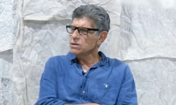 Γιάννης Μπέζος: Η «Σούπερ Ήρωες» είναι η τελευταία του σειρά – «Το θεωρώ γελοίο, είναι θρησκεμπόριο»