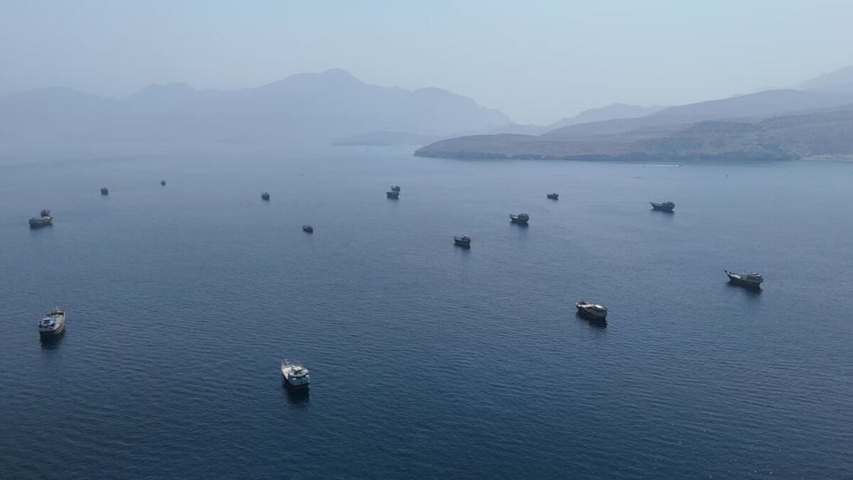 Επίθεση σε δύο δεξαμενόπλοια με σαουδαραβικό πετρέλαιο στα Στενά του Ορμούζ: Χτυπήθηκαν με διαφορά λίγων λεπτών 1 Επίθεση σε δύο δεξαμενόπλοια με σαουδαραβικό πετρέλαιο στα Στενά του Ορμούζ: Χτυπήθηκαν με διαφορά λίγων λεπτών