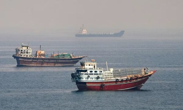 ΗΠΑ και Ιράν σε αδιέξοδο στα Στενά του Ορμούζ: Γιατί η Τεχεράνη μπορεί να επιλέξει νέα κλιμάκωση