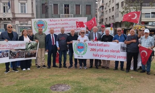 Τριπολιτσά: Το τουρκικό ΥΠΕΞ μιλά για «συστηματικές σφαγές» – Διαμαρτυρία έξω από το ελληνικό προξενείο στη Σμύρνη