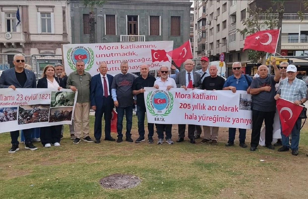 Τριπολιτσά: Το τουρκικό ΥΠΕΞ μιλά για «συστηματικές σφαγές» – Διαμαρτυρία έξω από το ελληνικό προξενείο στη Σμύρνη