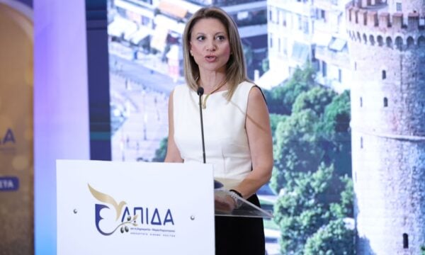 Μαρία Καρυστιανού: Παρουσίασε το πρόγραμμα της «Ελπίδας για τη Δημοκρατία» – Κατάργηση άρθρου 86, 200 βουλευτές και αλλαγές στις Πανελλήνιες