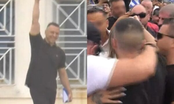 Αποφυλακίστηκε ο Ηλίας Κασιδιάρης: Πλήθος κόσμου έξω από τις φυλακές, τα πρώτα του λόγια