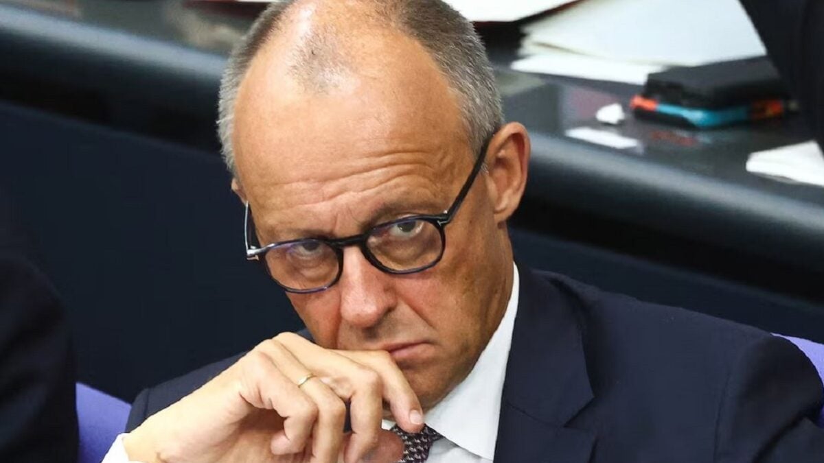 Μερτς κατά AfD: Η «επαναμετανάστευση» που προτείνει ισοδυναμεί με εθνοκάθαρση 1 Μερτς κατά AfD: Η «επαναμετανάστευση» που προτείνει ισοδυναμεί με εθνοκάθαρση