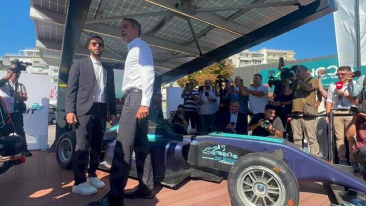 ΔΕΘ 2026: Στη Formula με το… καλημέρα ο Κυριάκος Μητσοτάκης – Η αντίδρασή του όταν είδε το αγωνιστικό αυτοκίνητο – ΒΙΝΤΕΟ 1 ΔΕΘ 2026: Στη Formula με το… καλημέρα ο Κυριάκος Μητσοτάκης – Η αντίδρασή του όταν είδε το αγωνιστικό αυτοκίνητο – ΒΙΝΤΕΟ