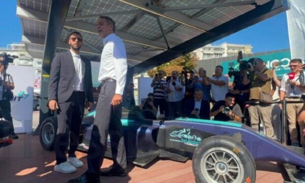 ΔΕΘ 2026: Κυριάκος Μητσοτάκης στη Formula με το… καλημέρα – Η αντίδρασή του όταν είδε το αγωνιστικό αυτοκίνητο – ΒΙΝΤΕΟ