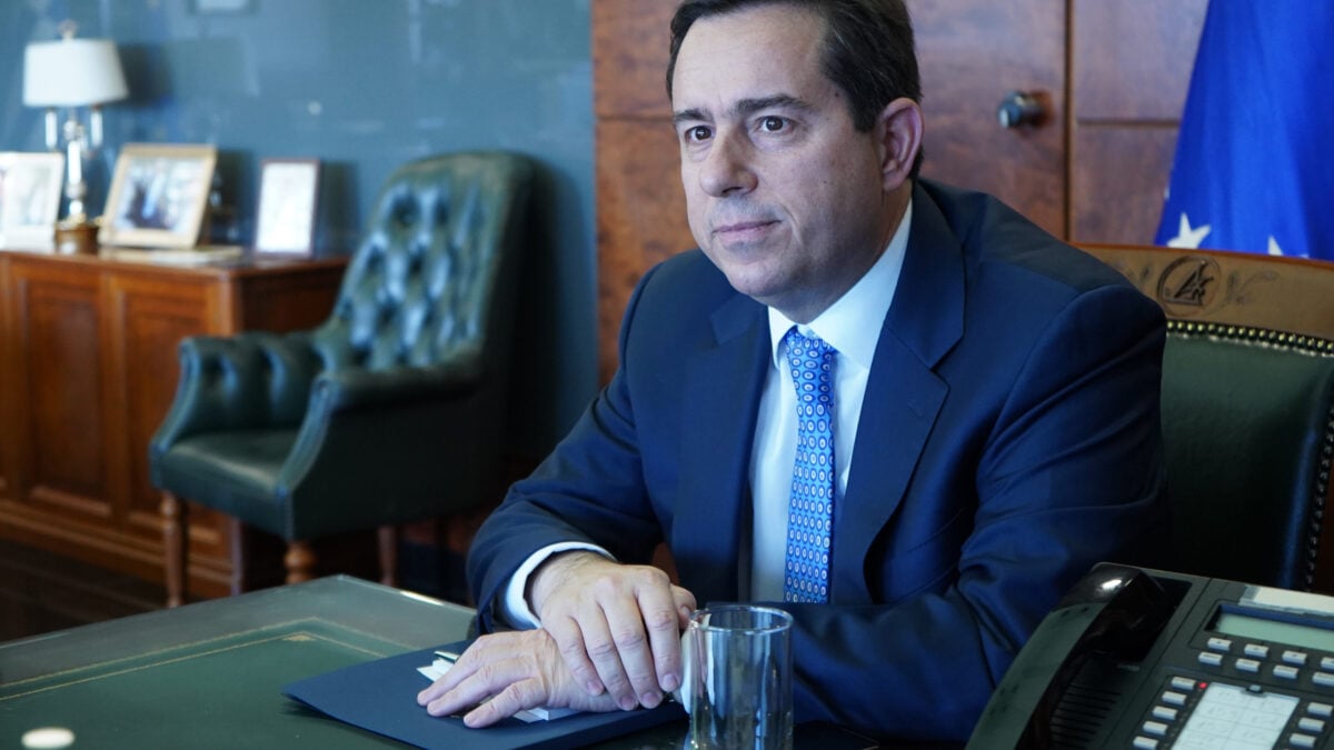 Νότης Μηταράκης: Δεν συμφωνώ με τέτοιες αναγραφές στα σχολικά βιβλία, θεωρώ ότι πρέπει να γίνει επανεξέταση 1 Νότης Μηταράκης: Δεν συμφωνώ με τέτοιες αναγραφές στα σχολικά βιβλία, θεωρώ ότι πρέπει να γίνει επανεξέταση