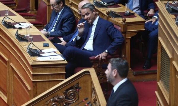 Μητσοτάκης σε Ανδρουλάκη: Βαθιά ανευθυνότητα να μπλέκετε τα εξωτερικά ζητήματα στην εσωτερική αντιπαράθεση – Η ατάκα για Φλωρίδη και την… ανθοδέσμη