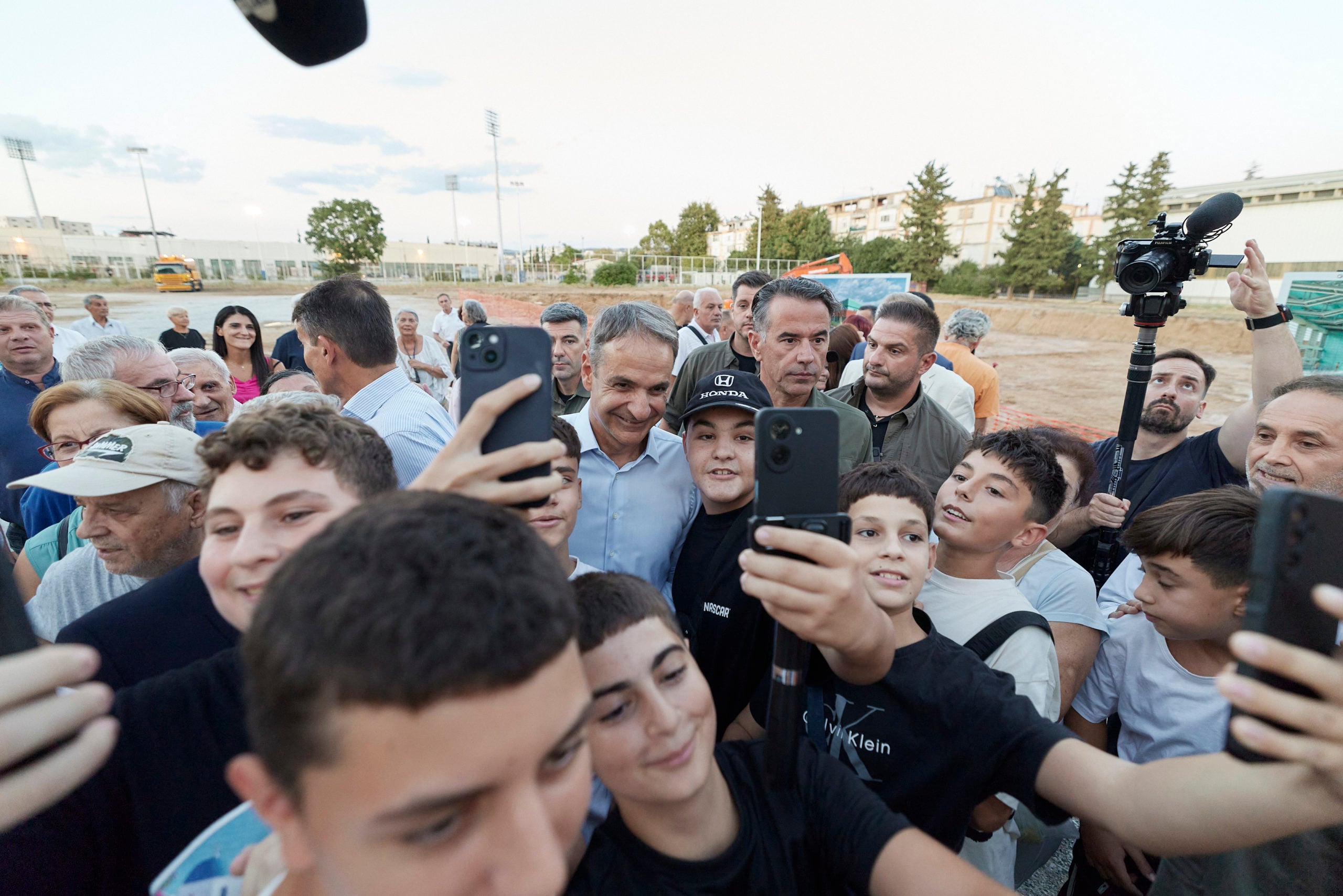 ΔΕΘ 2026: Η συνάντηση του Κυριάκου Μητσοτάκη με δημοσιογράφους και το δείπνο με τη Μαρέβα – Το πάρτι της ΟΝΝΕΔ και όσα συζήτησε με νέους