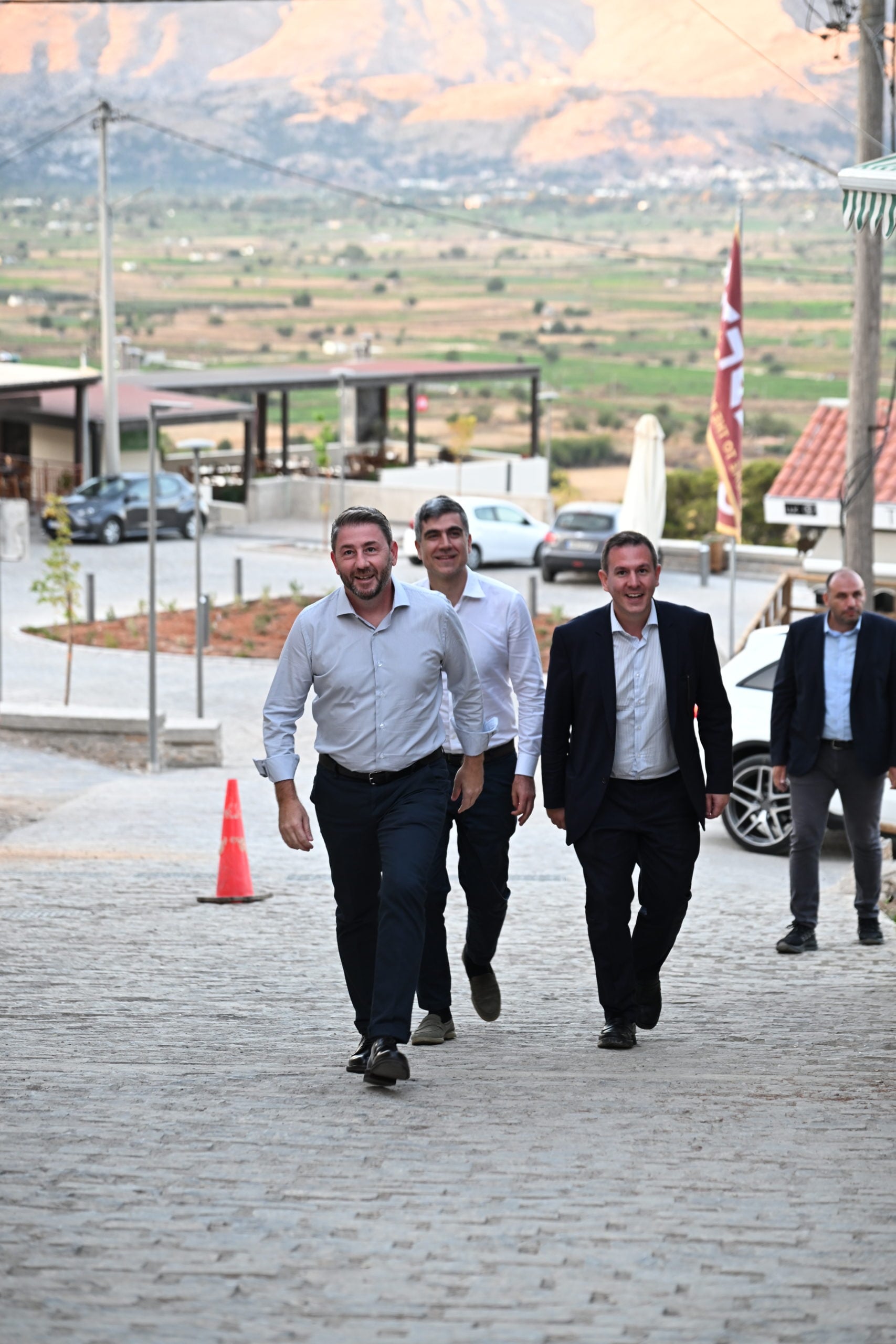 ΠΑΣΟΚ: Δείπνο Ανδρουλάκη στο Ψυχρό – Τα κρητικά εδέσματα, η συγκινητική στιγμή με τον πράσινο ανεμόμυλο και τα πολιτικά μηνύματα – ΦΩΤΟ 15 ΠΑΣΟΚ: Δείπνο Ανδρουλάκη στο Ψυχρό – Τα κρητικά εδέσματα, η συγκινητική στιγμή με τον πράσινο ανεμόμυλο και τα πολιτικά μηνύματα – ΦΩΤΟ