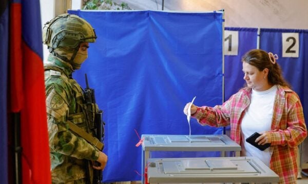 Ρωσία: Κάλπες υπό τον ήχο των drones και στα κατεχόμενα της Ουκρανίας – Η ΕΕ καταγγέλλει «εκλογές-παρωδία»