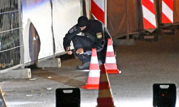 Επίθεση με εμπρηστικούς μηχανισμούς στο Μόναχο: Στο στόχαστρο εταιρεία αμυντικού εξοπλισμού, δύο συλλήψεις