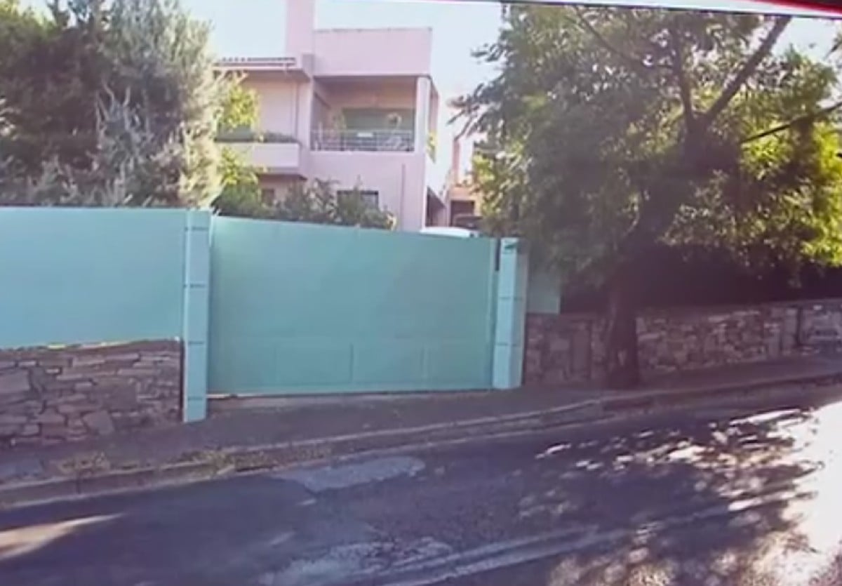 Υπόθεση Μαζωνάκη: Το σπίτι φρούριο, τα ακριβά αμάξια και το ρολόι των 200.000€ των δύο γιατρών 10 Το σπίτι των γιατρών του Μαζωνάκη