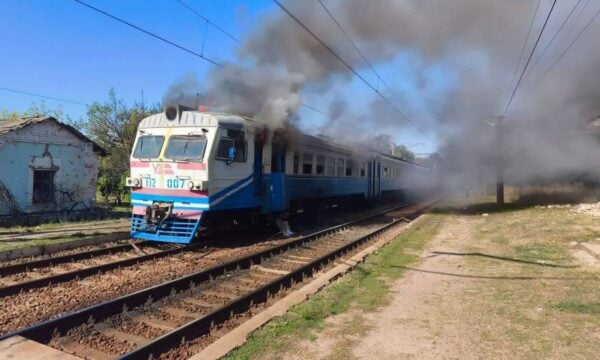 Ουκρανία: Έξι νεκροί και 34 τραυματίες από νέο κύμα ρωσικών επιθέσεων – Παιδιά μεταξύ των θυμάτων, χτυπήθηκε τρένο