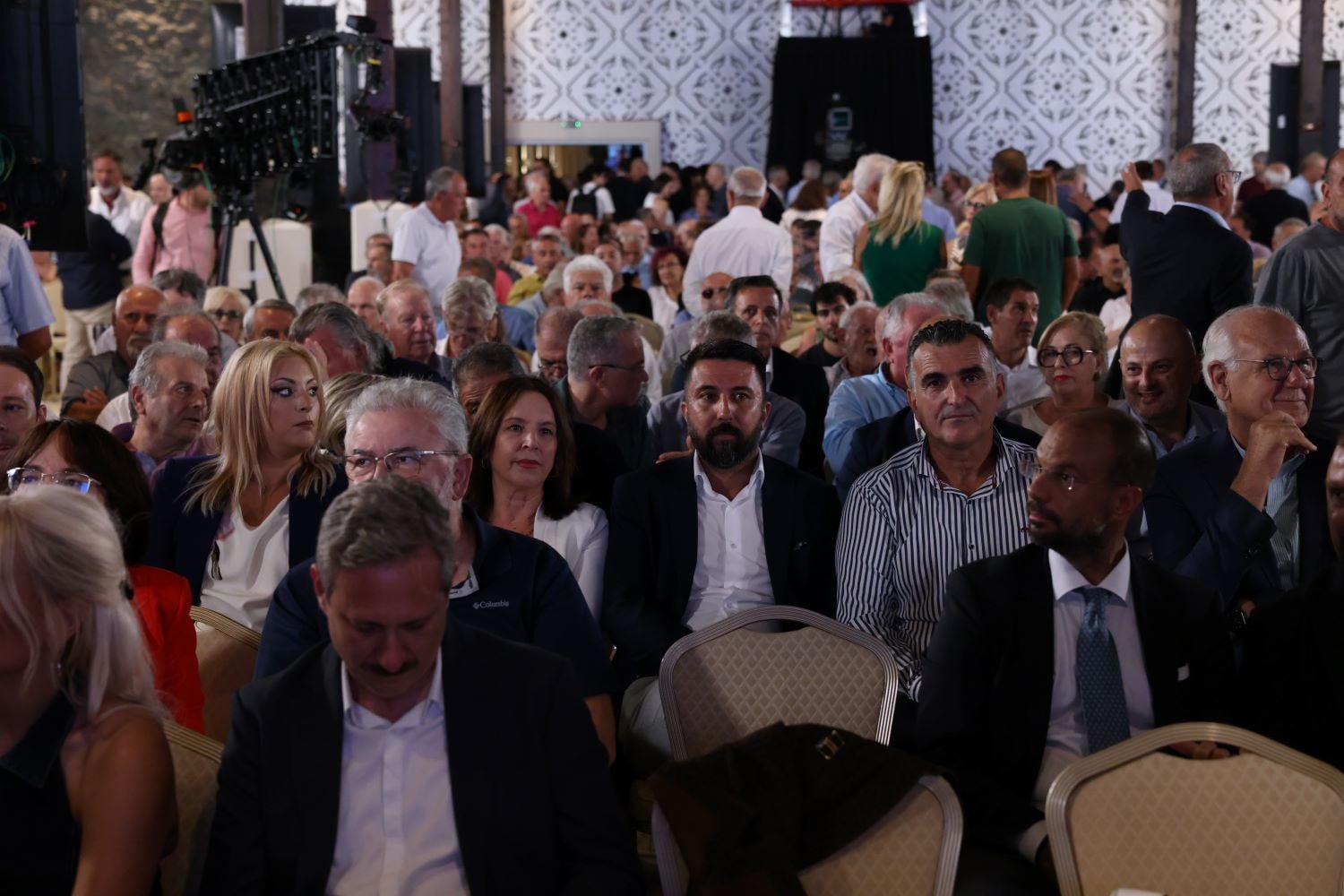 Θεσσαλονίκη: Αντάμωμα παλαιών συντρόφων στην ομιλία του Αλέξη Τσίπρα με έντονη παρουσία ΣΥΡΙΖΑ