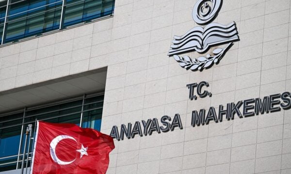 Τουρκία: Απόστρατος αστυνομικός αυτοκτόνησε σε διαδήλωση – «Δεν μπορώ να τα βγάλω πέρα» – ΒΙΝΤΕΟ