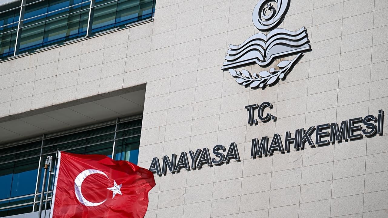 Τουρκία: Απόστρατος αστυνομικός αυτοκτόνησε σε διαδήλωση – «Δεν μπορώ να τα βγάλω πέρα» – ΒΙΝΤΕΟ