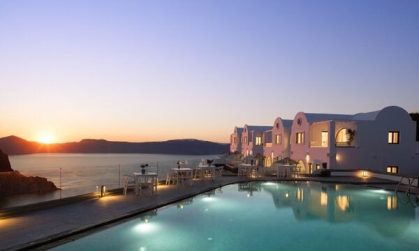 The Duchess: Το νέο ξενοδοχείο της Aria Hotels στη Σαντορίνη