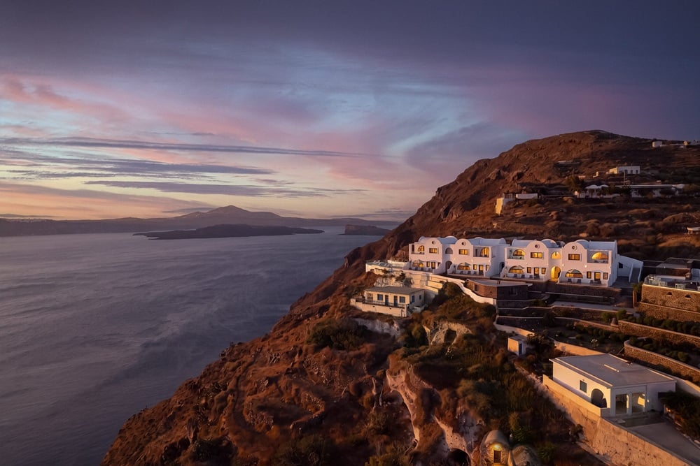 The Duchess: Το νέο ξενοδοχείο της Aria Hotels στη Σαντορίνη