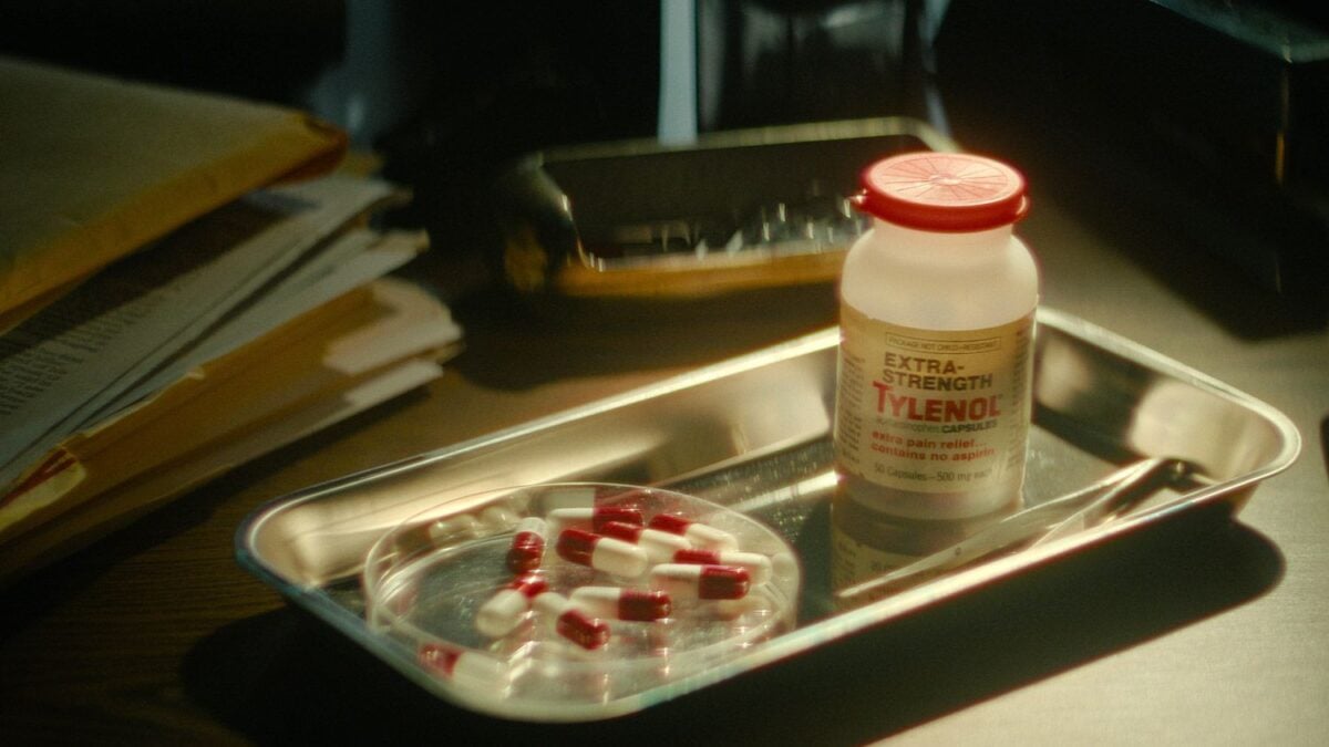 Tylenol: Η δηλητηρίαση που κόστισε τη ζωή σε επτά ανθρώπους και άλλαξε οριστικά τις συσκευασίες φαρμάκων 1 Tylenol: Η δηλητηρίαση που κόστισε τη ζωή σε επτά ανθρώπους και άλλαξε οριστικά τις συσκευασίες φαρμάκων