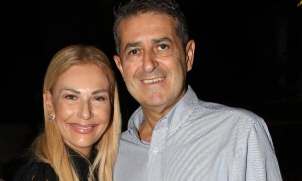 Γιώργος Μυλωνάκης: Βραδινή έξοδος στο Θέατρο Άλσος με την Τίνα Μεσσαροπούλου μετά τις δυσκολίες