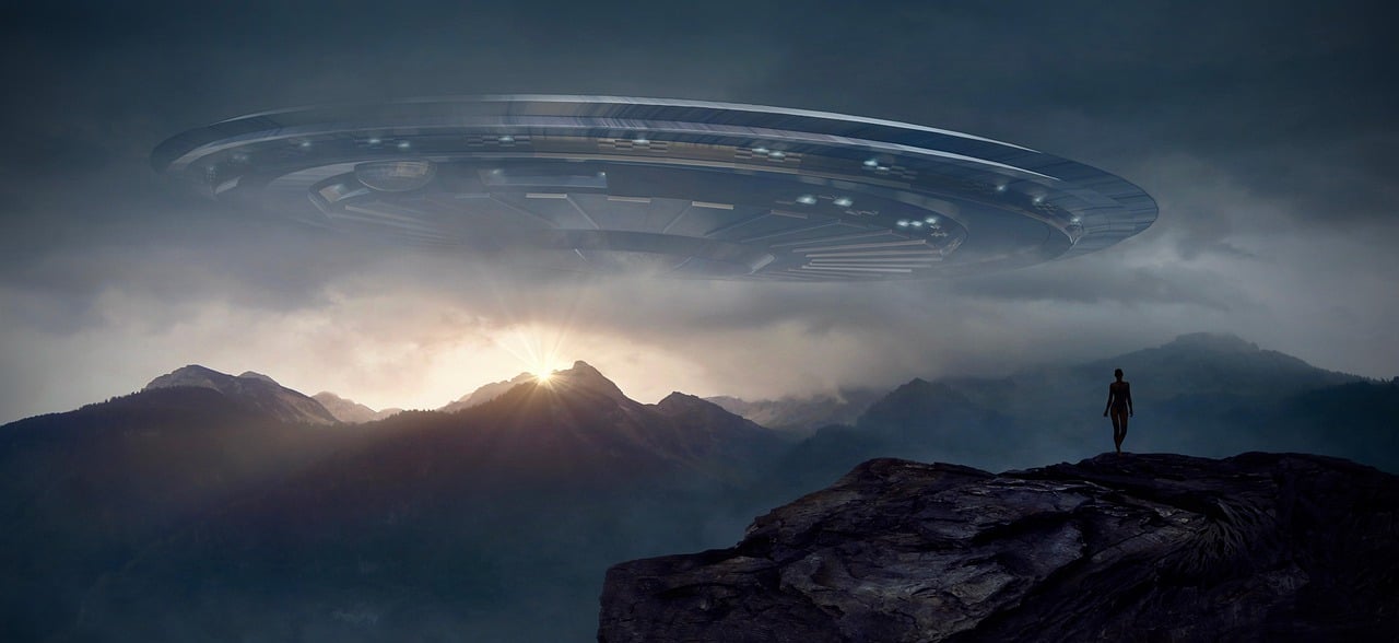 Οι ΗΠΑ βγάζουν νέους απόρρητους φακέλους με UFO: οι «εξωγήινοι» θα τους σώσουν; Vid