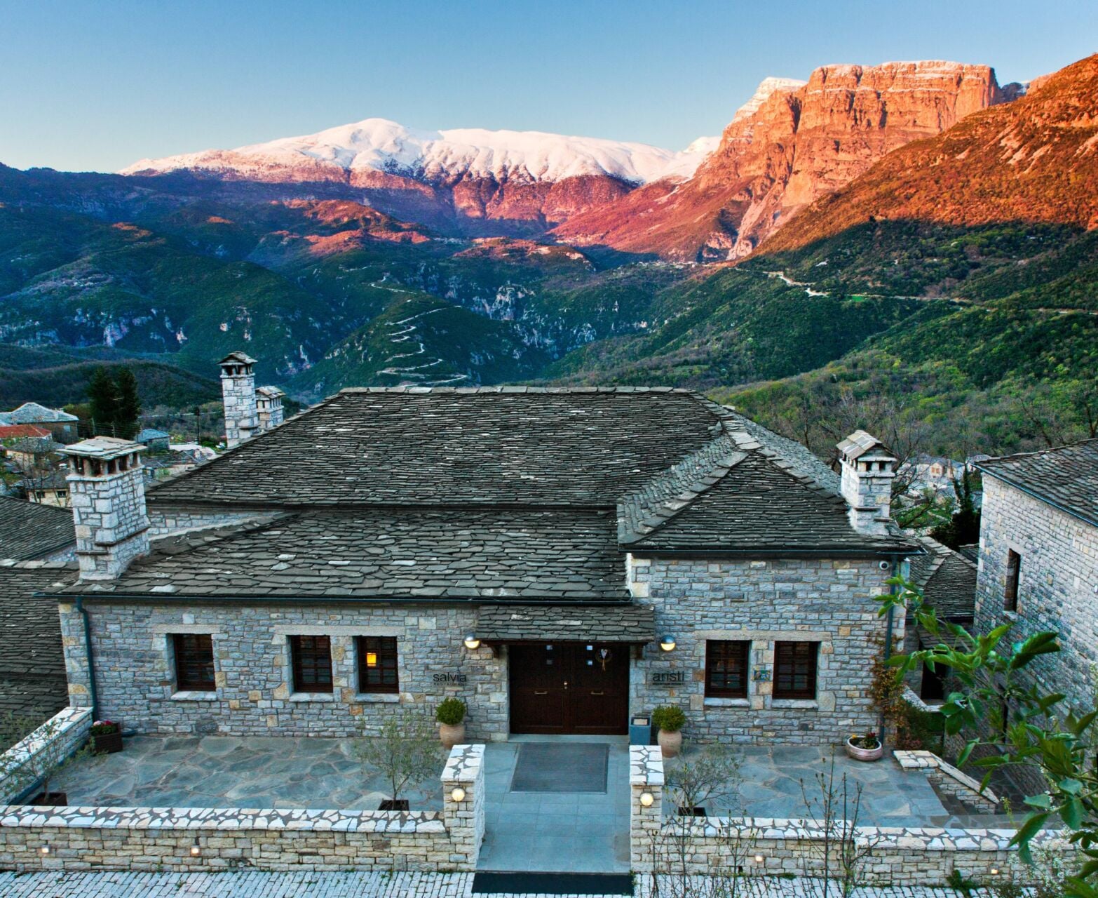 Hellenic Properties: Απέκτησε το Aristi Mountain Resort & Villas στο Ζαγόρι