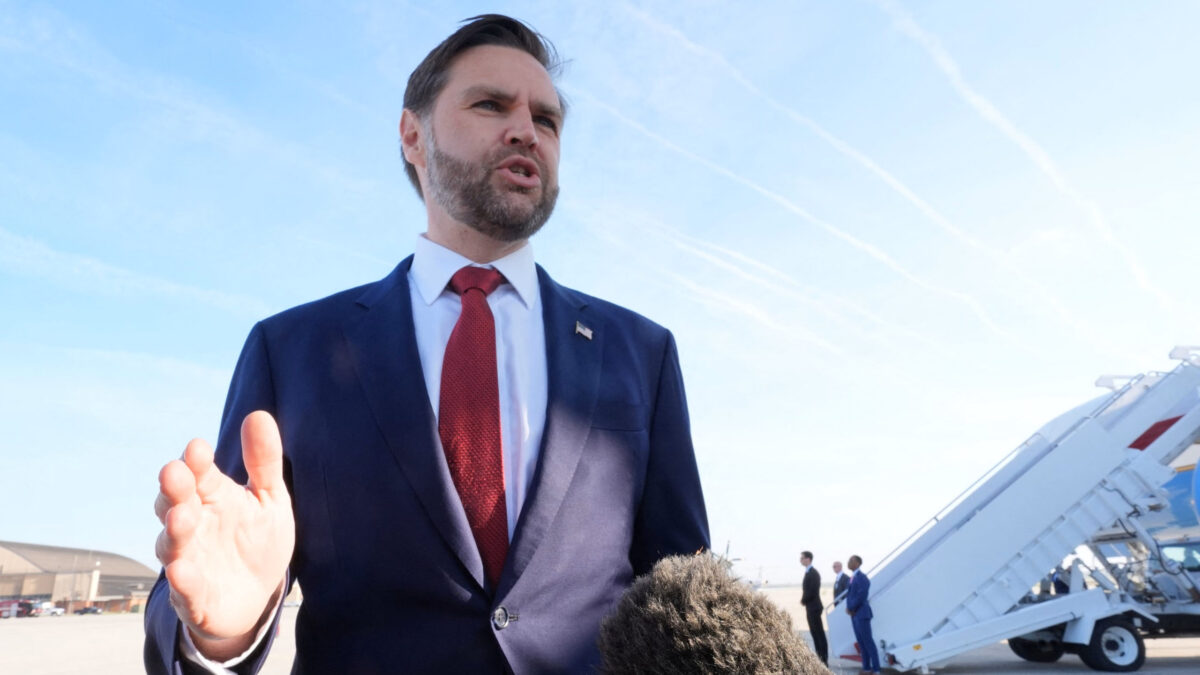 Τζέι Ντι Βανς: Προτεραιότητα των ΗΠΑ η ελεύθερη ροή εμπορίου στα Στενά του Ορμούζ 1 Τζέι Ντι Βανς: Προτεραιότητα των ΗΠΑ η ελεύθερη ροή εμπορίου στα Στενά του Ορμούζ