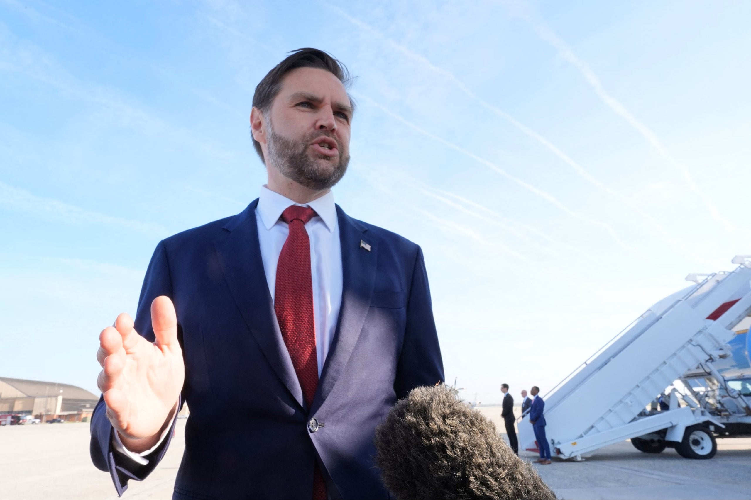 Τζέι Ντι Βανς: Προτεραιότητα των ΗΠΑ η ελεύθερη ροή εμπορίου στα Στενά του Ορμούζ