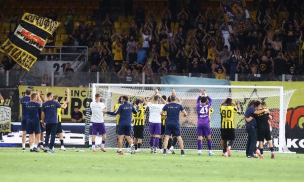 Η ιαχή «Μεντιλίμπαρ» ακούστηκε από τους οπαδούς της ΑΕΚ στις εξέδρες της «Allwyn arena»