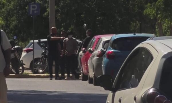Δολοφονία βρέφους στην Κυψέλη: Στον ανακριτή ξανά το ζευγάρι και ο Αφγανός – Βίντεο από τη μεταγωγή τους