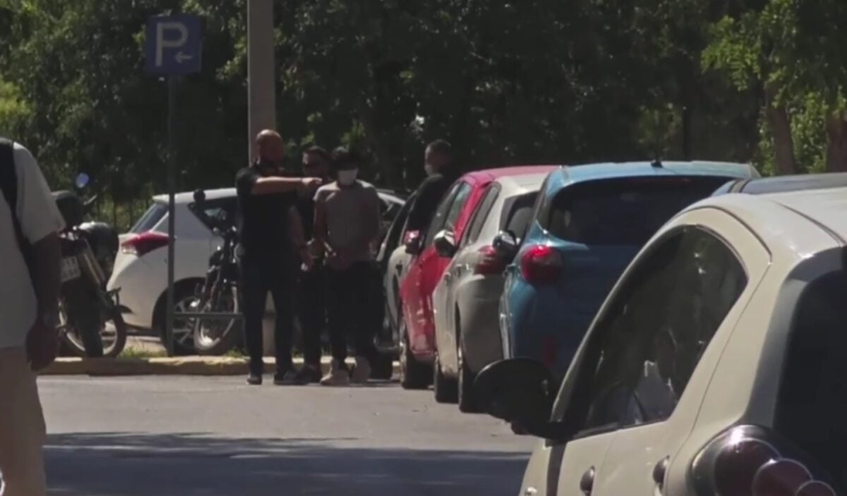 Δολοφονία βρέφους στην Κυψέλη: Στον ανακριτή ξανά το ζευγάρι και ο Αφγανός – Βίντεο από τη μεταγωγή τους