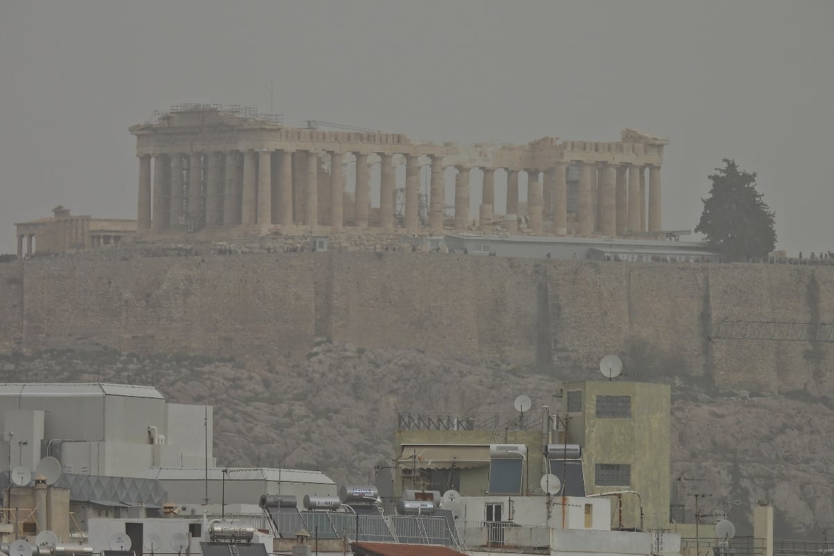 Καιρός σήμερα: Έως 37 βαθμούς η θερμοκρασία, βροχές, καταιγίδες και αφρικανική σκόνη
