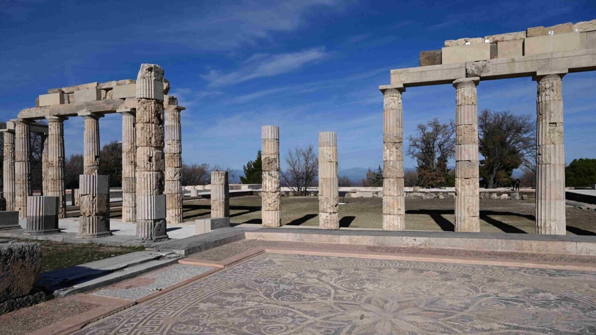 Ευρήματα από το Σχολείο του Μεγάλου Αλεξάνδρου στη Νάουσα (ΦΩΤΟ) 1 Ευρήματα από το Σχολείο του Μεγάλου Αλεξάνδρου στη Νάουσα (ΦΩΤΟ)