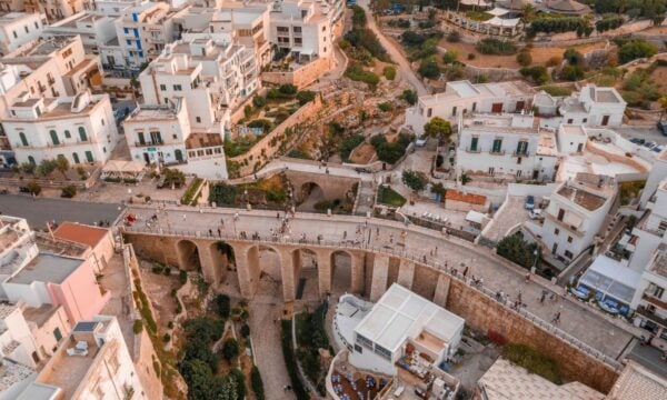 Ακίνητα: Αυξάνονται οι δωρεές και γονικές παροχές, υποχωρούν οι αγοραπωλησίες – Τα νέα στοιχεία της ΑΑΔΕ