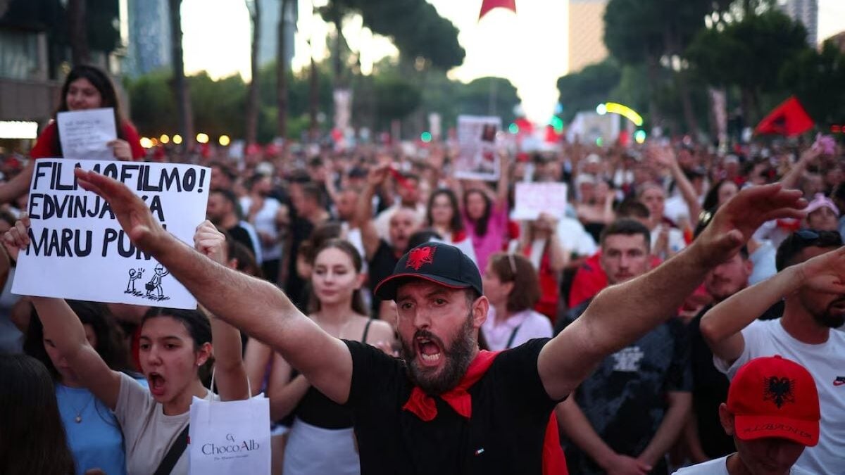 Politico: Ψηφιακό μπλόκο της Meta σε Αλβανούς ακτιβιστές που αντιδρούν στο project του Κούσνερ – Έκλεισε τα προφίλ τους στο Instagram 4 Politico: Ψηφιακό μπλόκο της Meta σε Αλβανούς ακτιβιστές που αντιδρούν στο project του Κούσνερ – Έκλεισε τα προφίλ τους στο Instagram