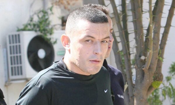 Ανάβυσσος: Εμπλοκή του βαρυποινίτη Αλκέτ Ριζάι στο περιστατικό με τους πυροβολισμούς – Τι «έδειξαν» κάμερες ασφαλείας