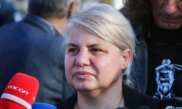 Δίκη για τα Τέμπη: «Ένα από τα συστήματα ασφαλείας να λειτουργούσε, η κόρη μου θα ήταν ζωντανή» κατέθεσε η μητέρα της Κλαούντια
