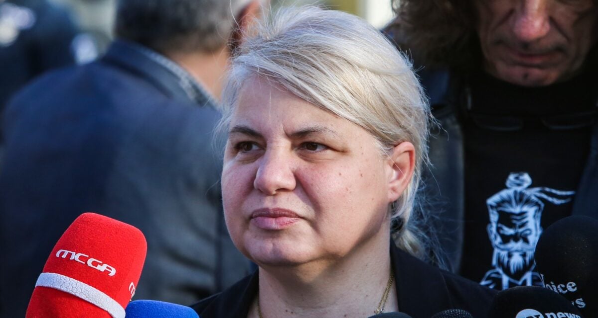 Δίκη για τα Τέμπη: «Ένα από τα συστήματα ασφαλείας να λειτουργούσε, η κόρη μου θα ήταν ζωντανή» κατέθεσε η μητέρα της Κλαούντια