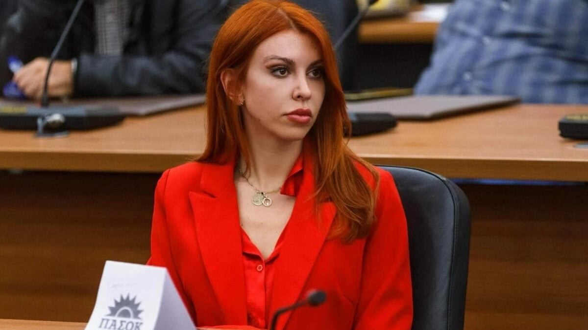 Βάσια Αναστασίου: Η γιαγιά μου μου είπε «θα μου πάρει ο Τσίπρας τα βραχιόλια» 1 Βάσια Αναστασίου: Η γιαγιά μου μου είπε «θα μου πάρει ο Τσίπρας τα βραχιόλια»