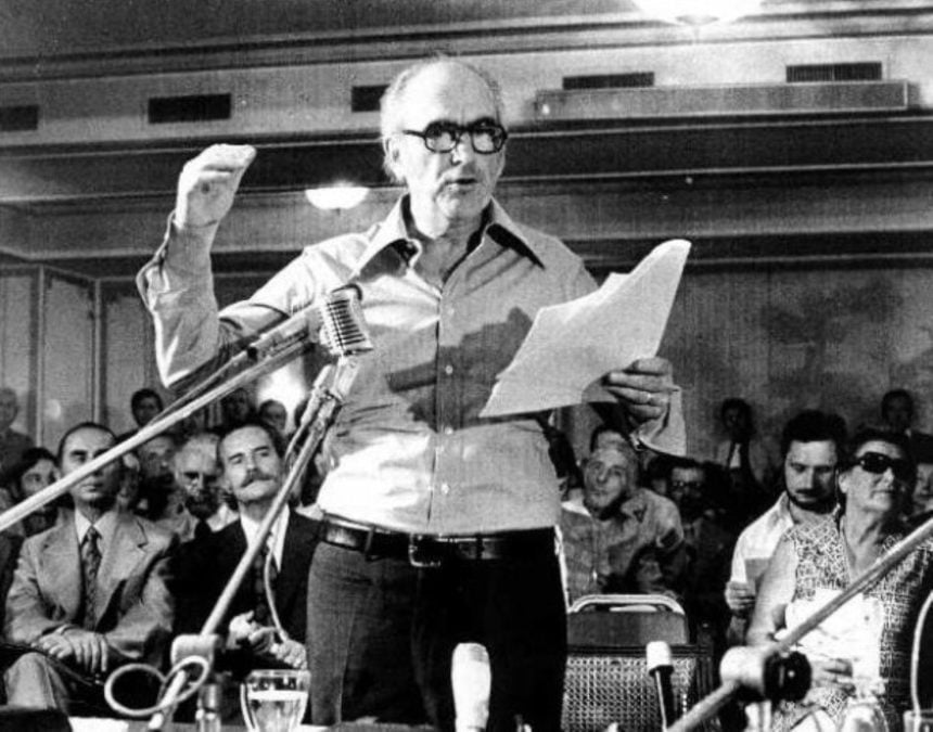 Η Διακήρυξη της 3ης Σεπτέμβρη 1974 που ίδρυσε το ΠΑΣΟΚ και άλλαξε την πολιτική ιστορία της Ελλάδας 14 Ανδρέας Παπανδρέου - Ιδρυτική Διακήρυξη του ΠΑΣΟΚ