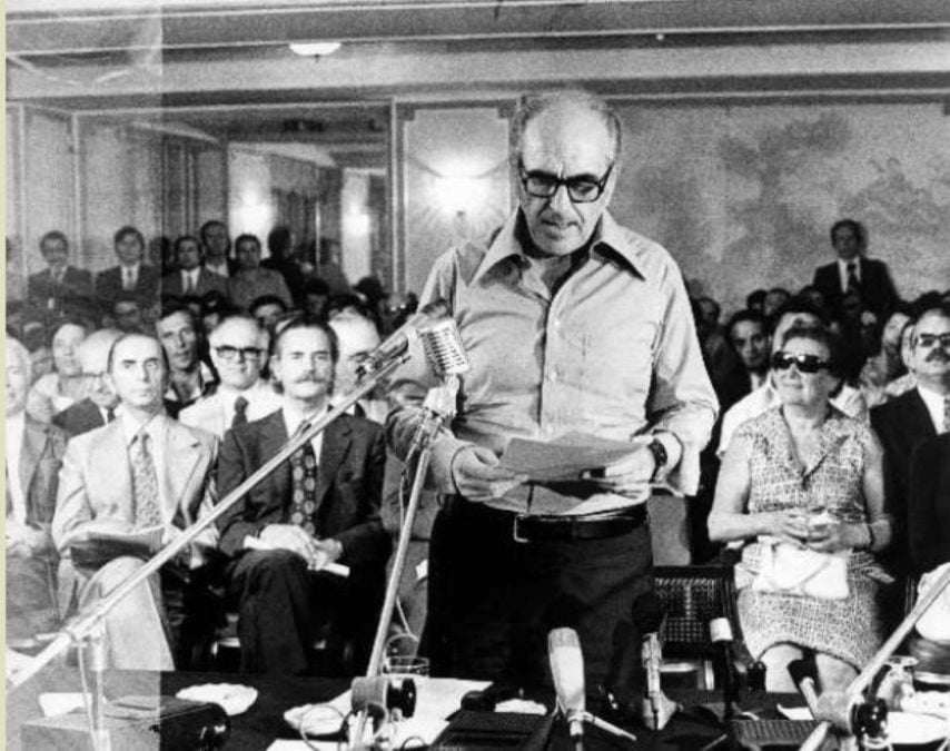 Η Διακήρυξη της 3ης Σεπτέμβρη 1974 που ίδρυσε το ΠΑΣΟΚ και άλλαξε την πολιτική ιστορία της Ελλάδας 13 Ανδρέας Παπανδρέου - Ιδρυτική Διακήρυξη του ΠΑΣΟΚ