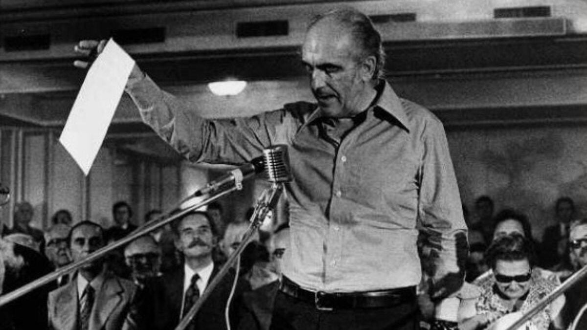 Η Διακήρυξη της 3ης Σεπτέμβρη 1974 που ίδρυσε το ΠΑΣΟΚ και άλλαξε την πολιτική ιστορία της Ελλάδας 7 Η Διακήρυξη της 3ης Σεπτέμβρη 1974 που ίδρυσε το ΠΑΣΟΚ και άλλαξε την πολιτική ιστορία της Ελλάδας
