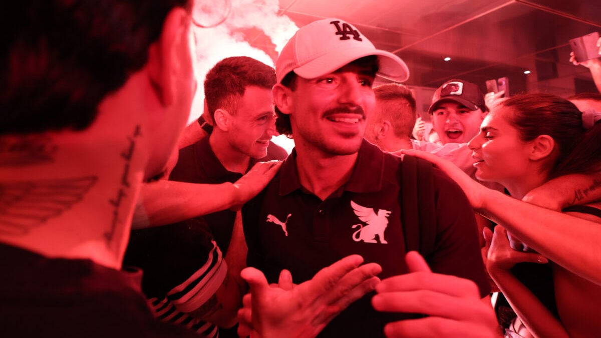 ΟΦΗ: Υποδοχή στο Ηράκλειο για τους παίκτες των Κρητικών μετά τη νίκη επί του Ολυμπιακού 3 ΟΦΗ: Υποδοχή στο Ηράκλειο για τους παίκτες των Κρητικών μετά τη νίκη επί του Ολυμπιακού
