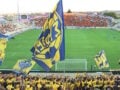 10χρονο κορίτσι χτυπήθηκε στο κεφάλι από ρίψη μπαταρίας στο ΑΠΟΕΛ – ΑΕΛ, στο νοσοκομείο και αστυνομικός μετά από επίθεση οπαδών
