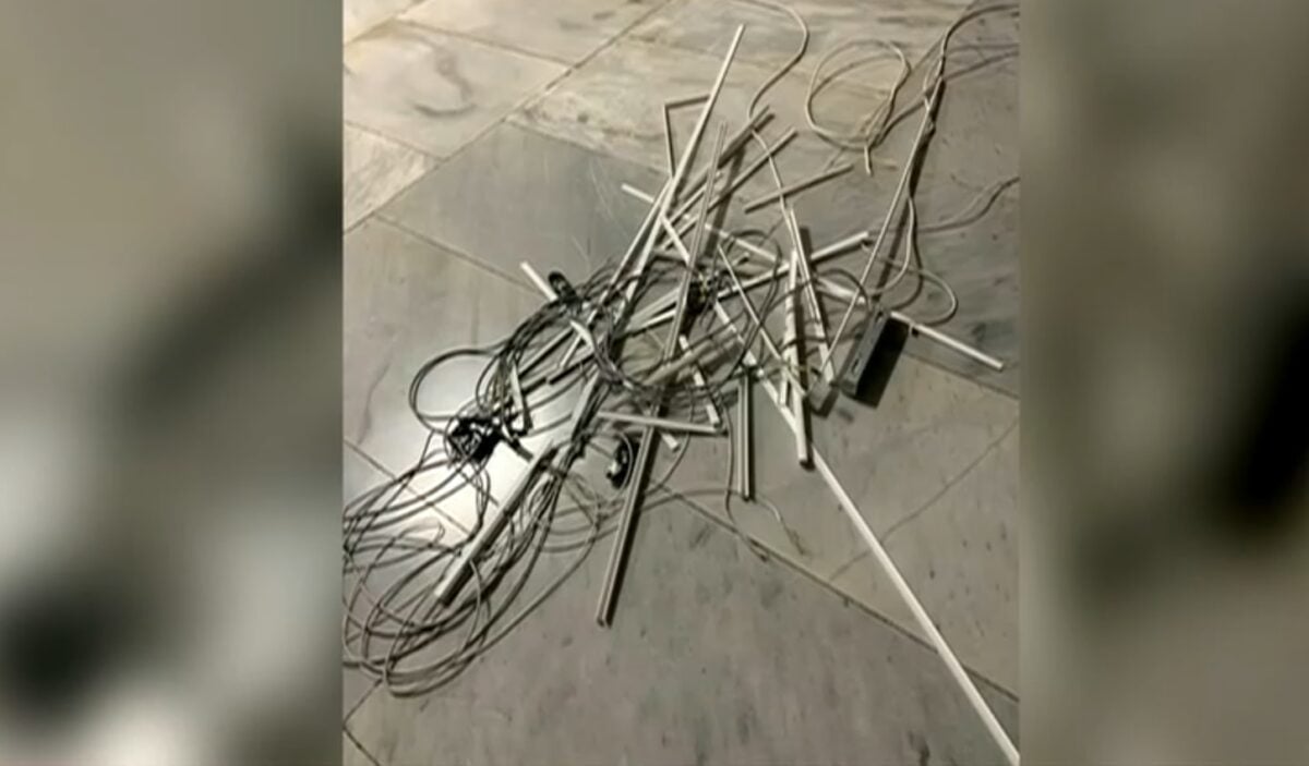 ΑΠΘ: Κουκουλοφόροι ξήλωσαν το σύστημα ελέγχου στις φοιτητικές εστίες – Φωτογραφίες από τον βανδαλισμό