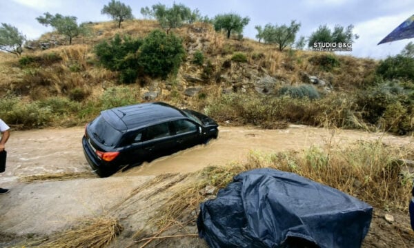 Αργολίδα: Ηλικιωμένοι παρασύρθηκαν με το αυτοκίνητό τους από ορμητικά νερά
